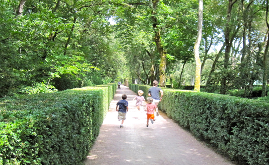 les-Jardins-de-Marqueyssac-france-with-kids